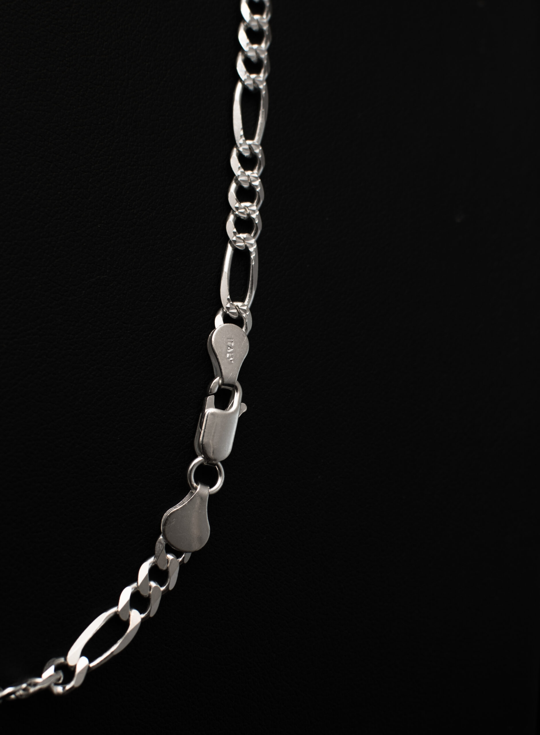 9.25 Silver Diamond-Cut Figaro Chain 5mm - Image 4